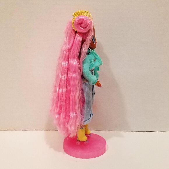 L.O.L. Surprise! O.M.G. Sunshine Gurl Doll & Accessories, EUC - Picture 5 of 9